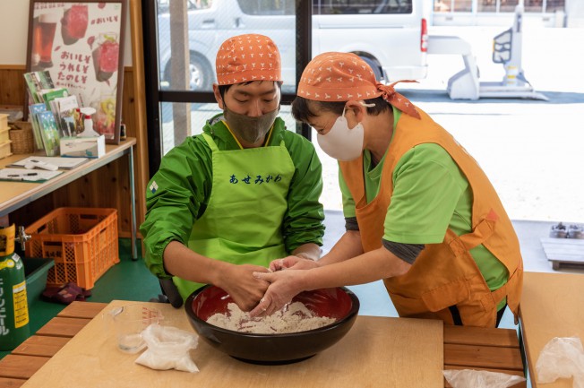 できあがりまでドキドキ、ワクワク! そば打ち体験!