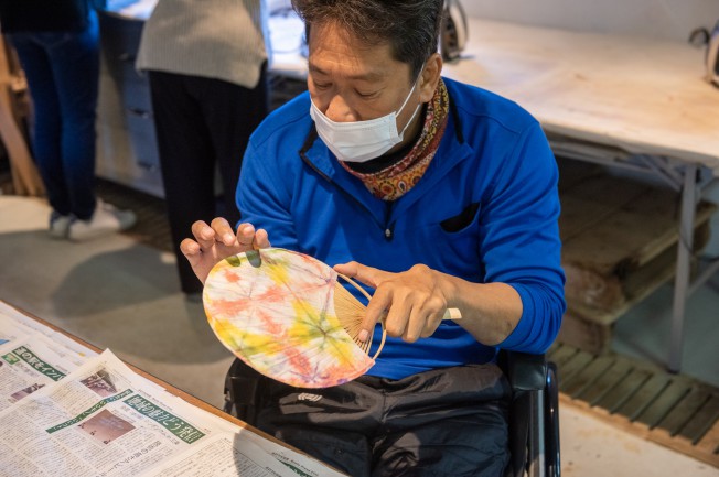 土佐和紙を使ったうちわ作り体験!