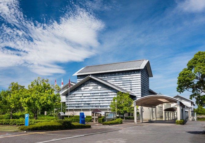 高知県立美術館