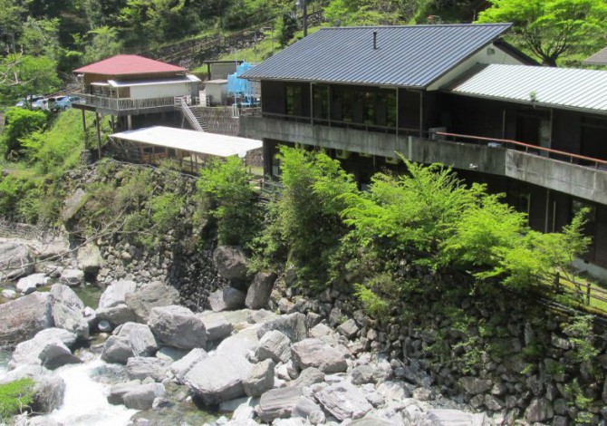 安居渓谷 宝来荘