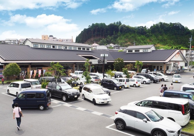 物産館  サンリバー四万十