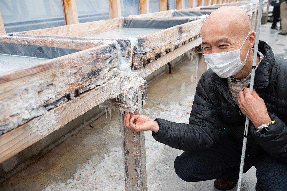 写真:完全天日塩 塩づくり見学2