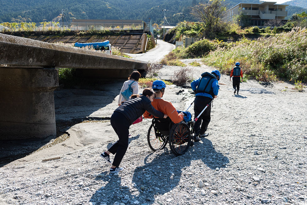 写真:吉野川でラフティング体験！4