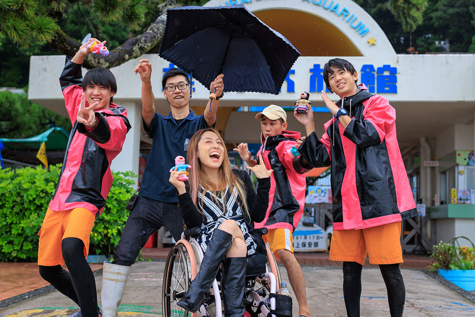 写真:桂浜水族館で餌やり体験4