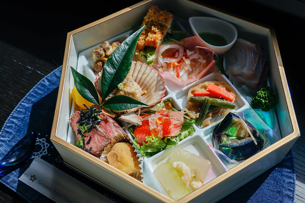 写真:高知を走る観光列車「志国土佐 時代の夜明けのものがたり」に乗車！3