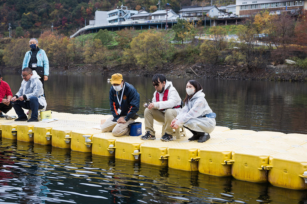 写真:れいほく（大川村）でワカサギ釣り体験2