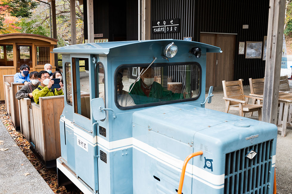 写真:馬路村で森林鉄道運転体験！3