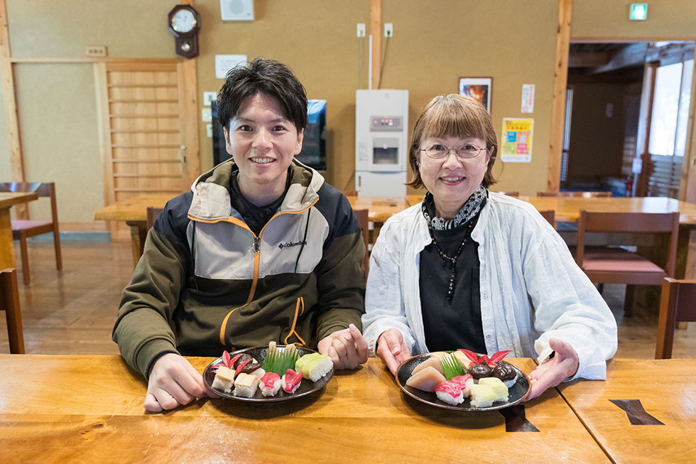 写真:地元愛あふれる、田舎ずしづくり体験3