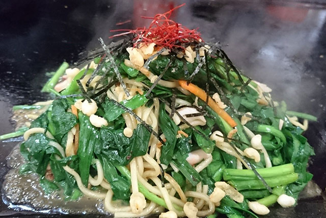 写真:昼食（ニラ塩焼きそば）2