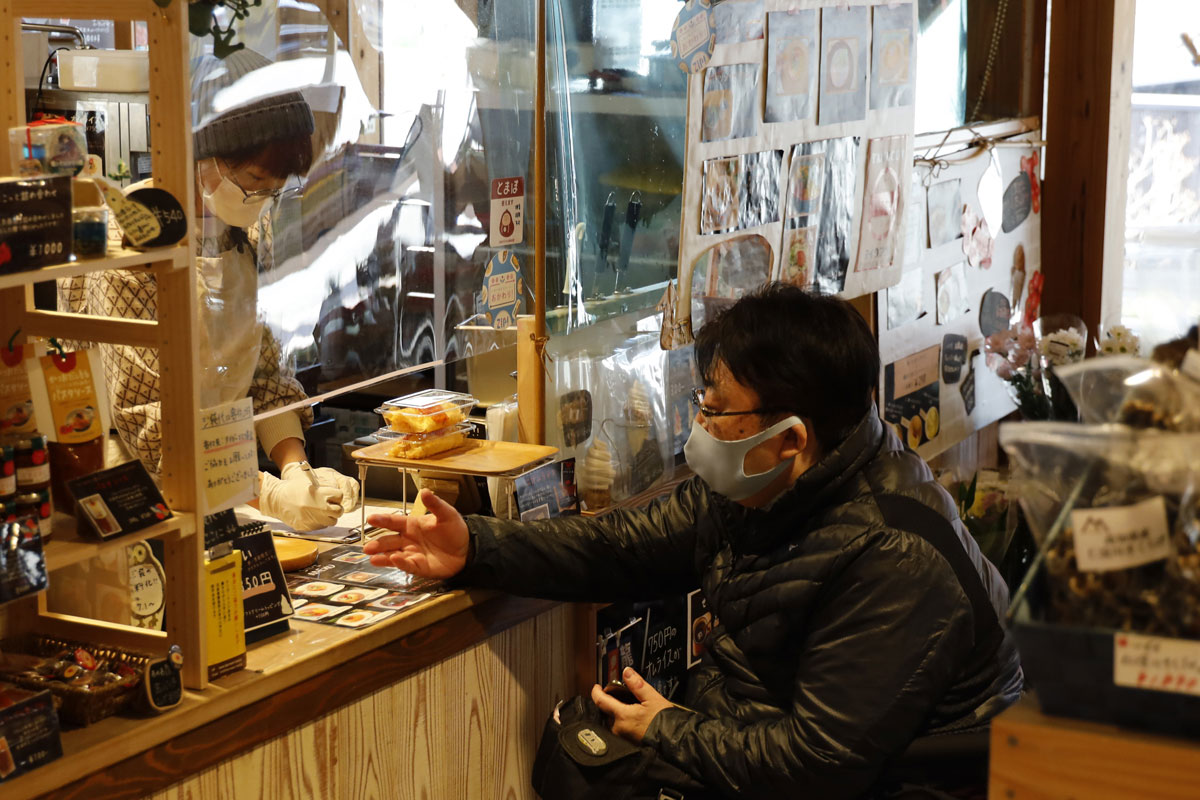 写真:とまとすたんど（村の駅ひだか内）1