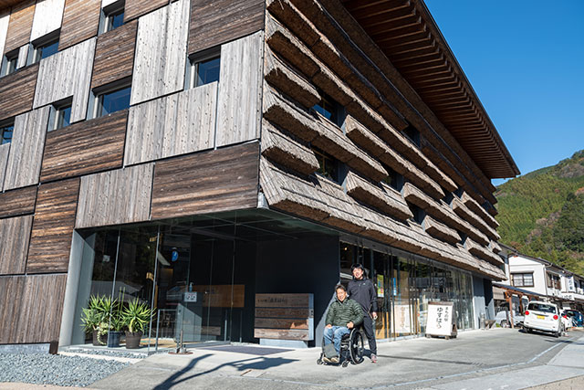 写真:隈研吾氏の建造物を巡るまちあるき6