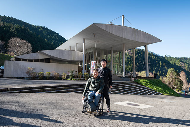 写真:隈研吾氏の建造物を巡るまちあるき1