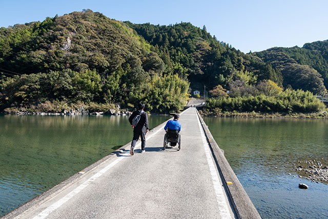 写真:名越屋沈下橋2