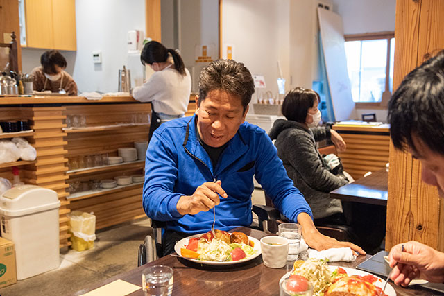 写真:昼食（オムライス街道）1