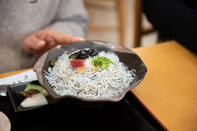 写真:昼食（釜揚げちりめん丼）1