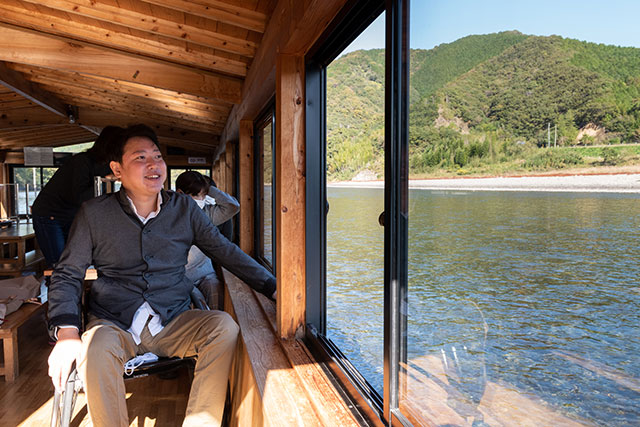 写真:四万十川屋形船なっとく2